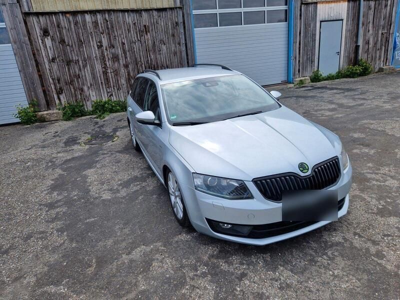 Silber Gebraucht 2016 Skoda Octavia Kombi | 11.900 € (Etwas zu teuer) - Bild 1/4