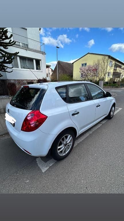 Gebraucht Kia Ceed Basis 109 PS (80 kW) 2008 Weiß Kleinwagen