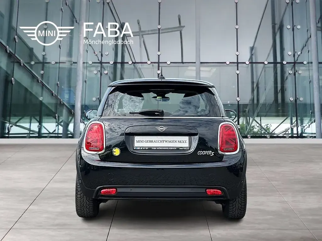 Gebraucht Mini Cooper SE Hatch 135 kW (184 PS) 2023 Schwarz Kleinwagen