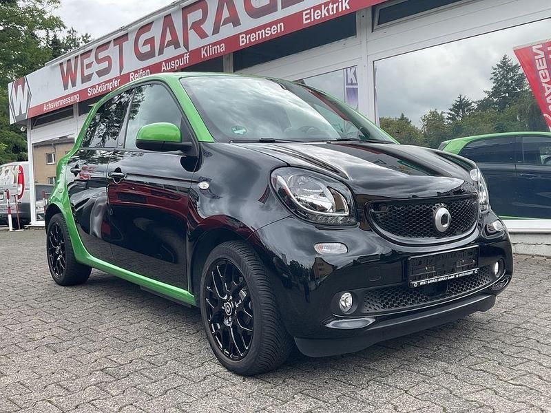 Grün Gebraucht 2017 Smart ForFour Electric Drive Limousine | 9.650 € (Etwas zu teuer) - Bild 1/4