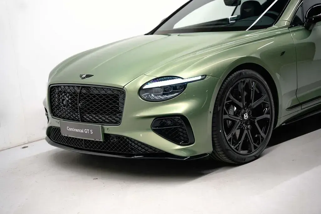 Neu Bentley Continental 680 PS (500 kW) 2026