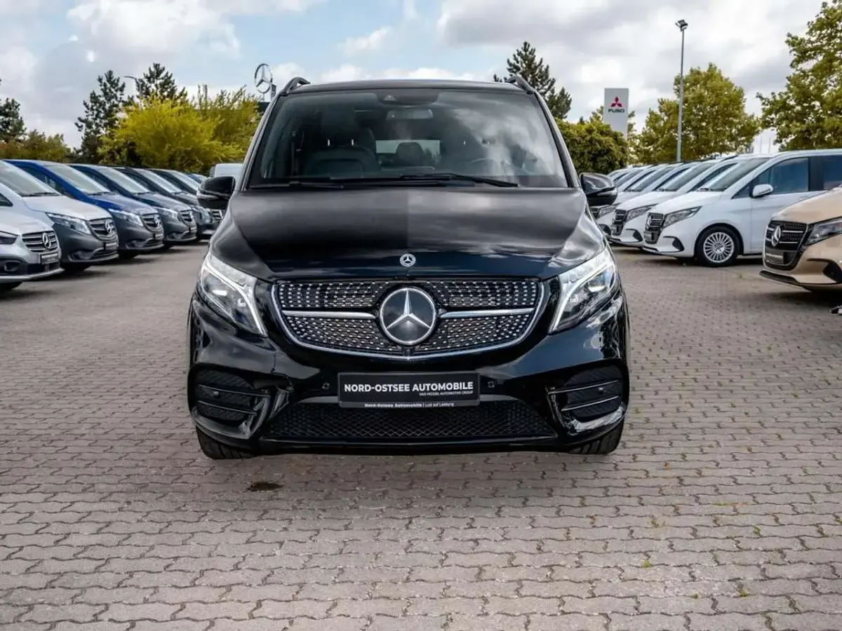 Gebraucht Mercedes V300 Avantgarde Edition 237 PS (174 kW) 2023 Schwarz Van / Kleinbus