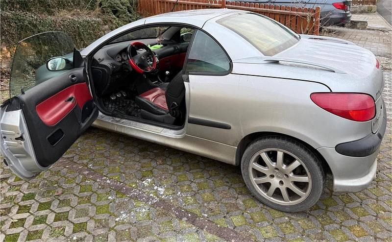Gebraucht Peugeot 206 CC 136 PS (100 kW) 2001 Silber Cabrio