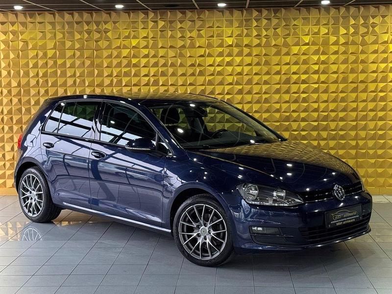 Blau Gebraucht 2013 VW Golf VII Trendline Limousine | 8.490 € (Fairer Preis) - Bild 1/4