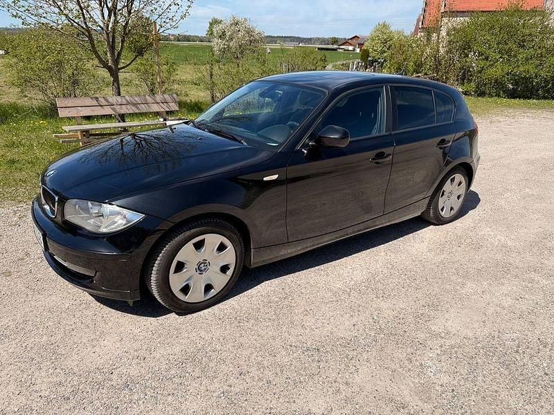 Second-hand BMW 116 122 CP (89 kW) 2011 Negru Hatchback