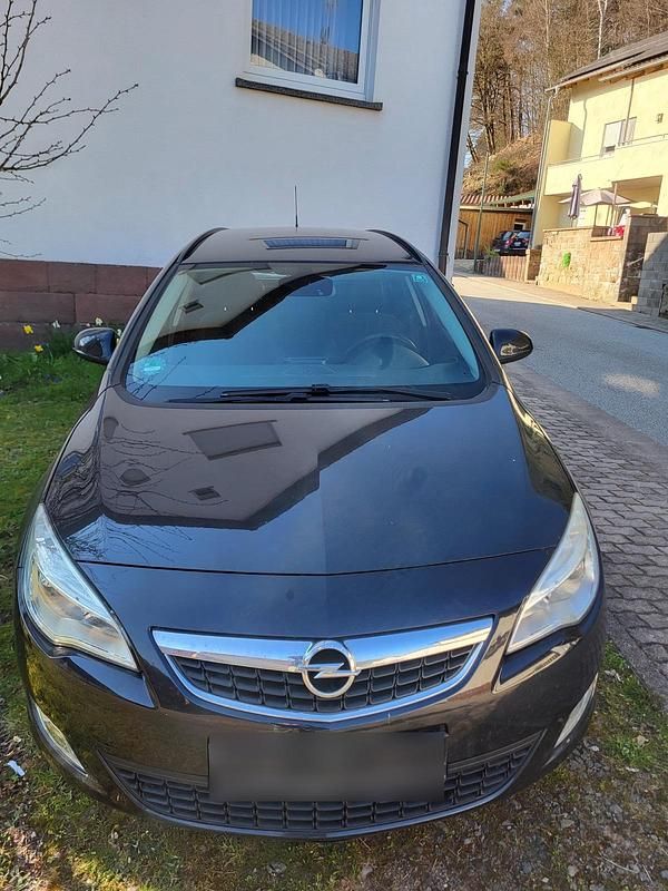 Gebraucht Opel Astra 125 PS (91 kW) 2012 Schwarz Kombi