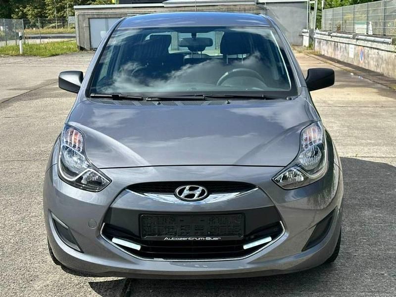 Grau Gebraucht 2015 Hyundai ix20 Van / Kleinbus | 8.500 € (Fairer Preis) - Bild 1/4