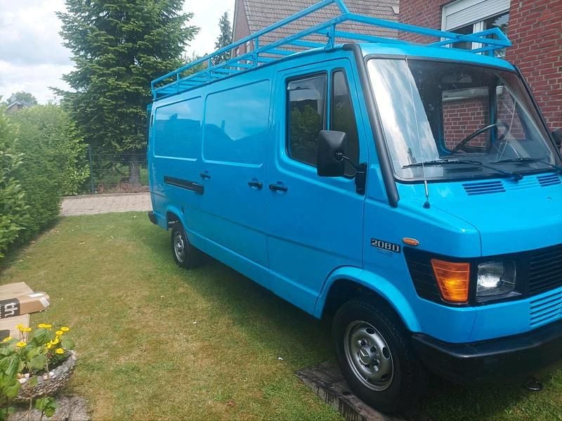 Blau Gebraucht 1990 Mercedes T1 Van | 8.500 € - Bild 1/4