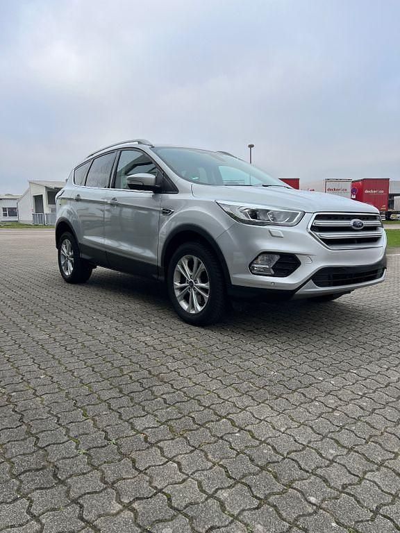 Gebraucht Ford Kuga Titanium 175 PS (128 kW) 2019 Silber SUV