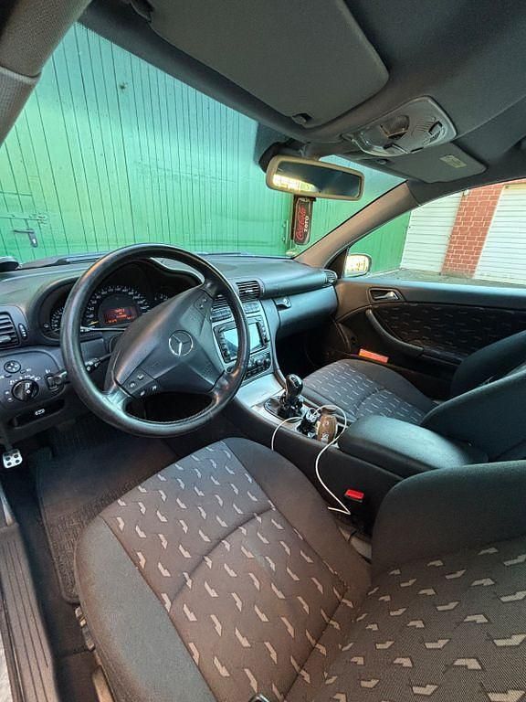 Gebraucht Mercedes C180 143 PS (105 kW) 2004 Blau Coupé