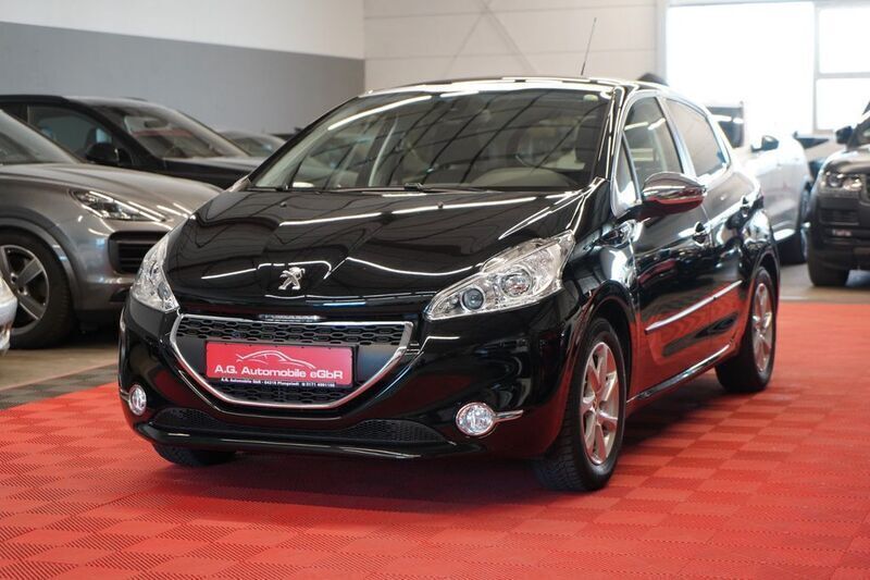 Schwarz Gebraucht 2015 Peugeot 208 Style Kleinwagen | 7.950 € (Fairer Preis) - Bild 1/4