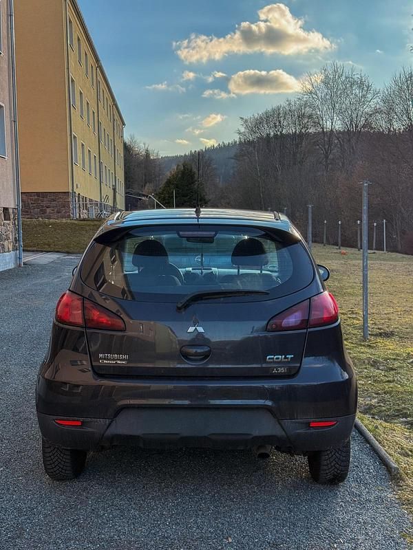 Gebraucht Mitsubishi Colt 95 PS (69 kW) 2012 Schwarz Kleinwagen