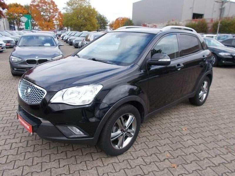 Schwarz Gebraucht 2013 Ssangyong (KGM) Korando Sapphire SUV | 9.800 € - Bild 1/4