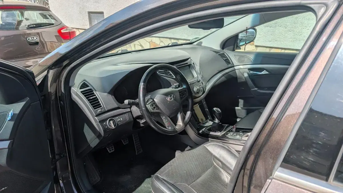 Gebraucht Hyundai i40 Premium 141 PS (103 kW) 2017 Braun Kombi
