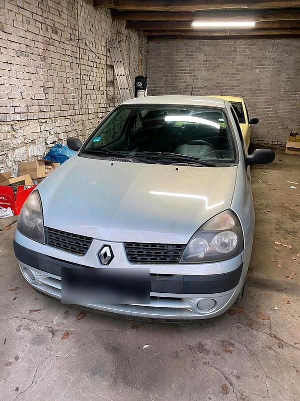 Gebraucht Renault Clio 58 PS (42 kW) 2002 Grau Coupé