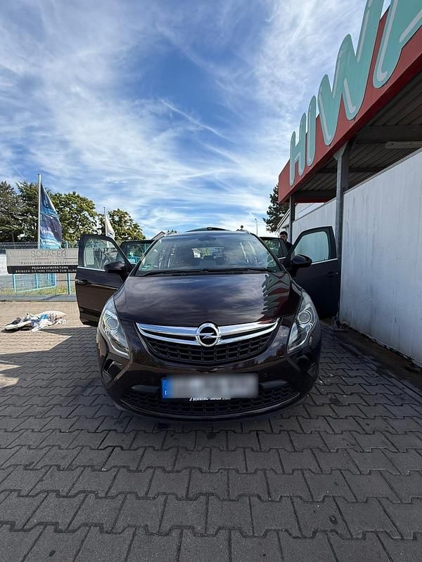 Gebraucht Opel Zafira Tourer Innovation 165 PS (121 kW) 2014 Braun Van / Kleinbus