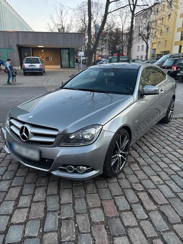 Gebraucht Mercedes C220 170 PS (125 kW) 2012 Grau Coupé