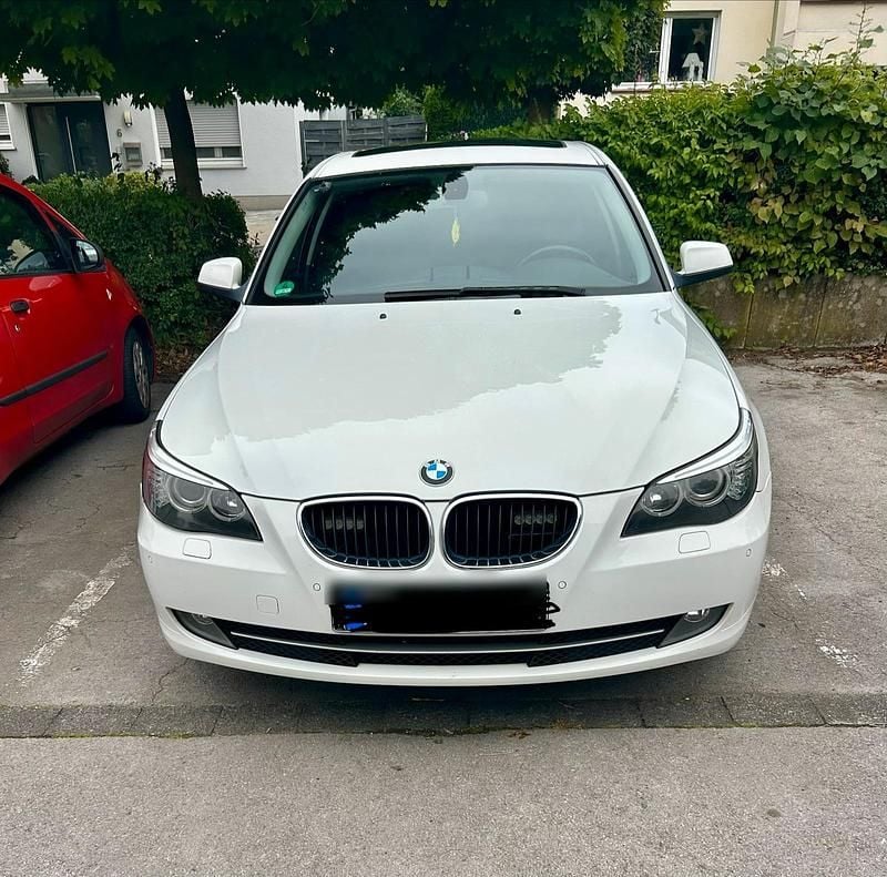 Weiß Gebraucht 2010 BMW 520 Kombi | 5.799 € (Guter Preis) - Bild 1/4