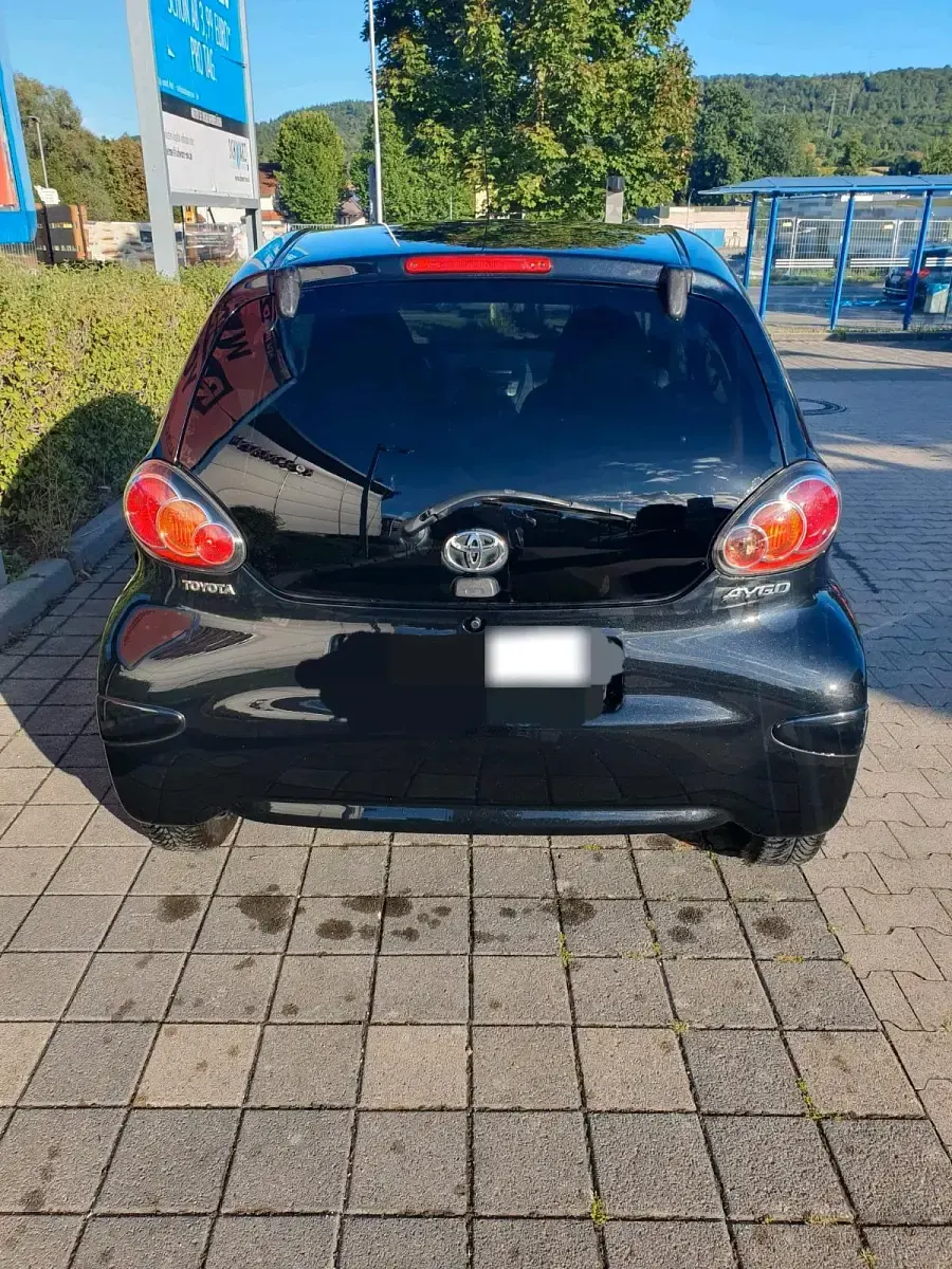 Używany Toyota Aygo 68 KM (50 kW) 2012 Niebieski Hatchback