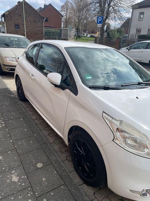 Gebraucht Peugeot 208 Active 82 PS (60 kW) 2012 Weiß Kleinwagen
