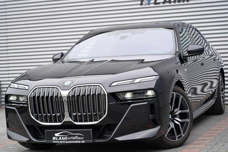 Schwarz Gebraucht 2024 BMW 740 M Sport Limousine | 93.999 € (Guter Preis) - Bild 1/4