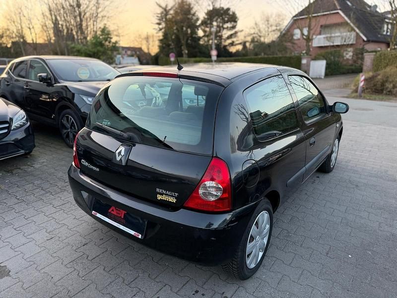 Gebraucht Renault Clio II 58 PS (42 kW) 2007 Schwarz Kleinwagen