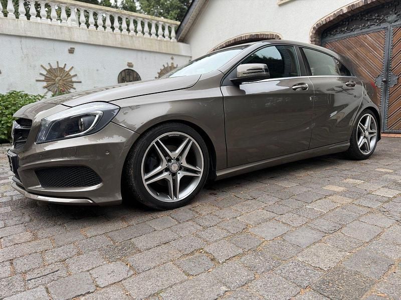Grau Gebraucht 2013 Mercedes A200 AMG Kleinwagen | 14.990 € (Fairer Preis) - Bild 1/4