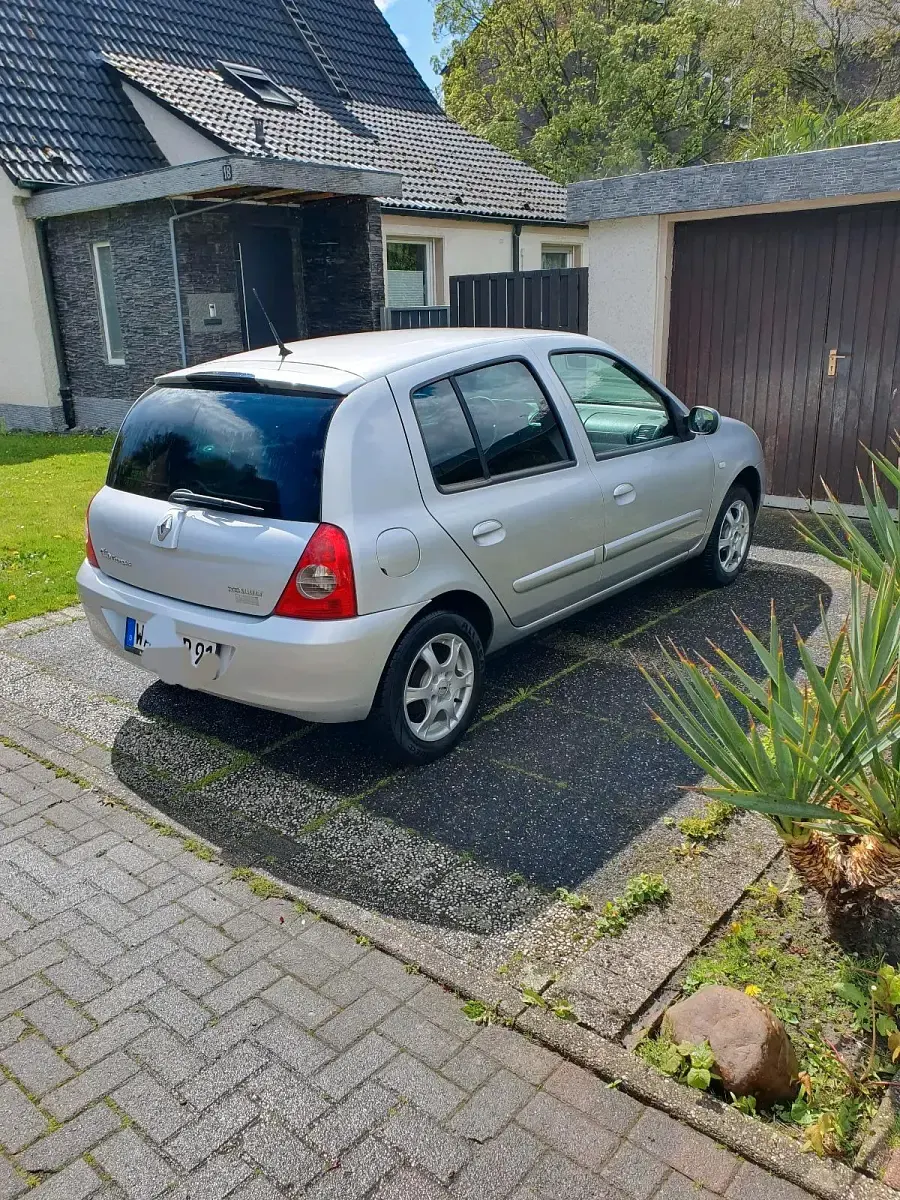 Używany Renault Clio II Campus 75 KM (55 kW) 2007 Srebrny Sedan/Limuzyna