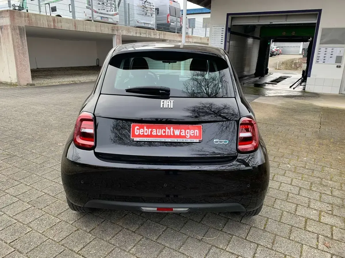 Gebraucht Fiat 500e Icon 86 kW (118 PS) 2022 Onyx schwarz Kleinwagen