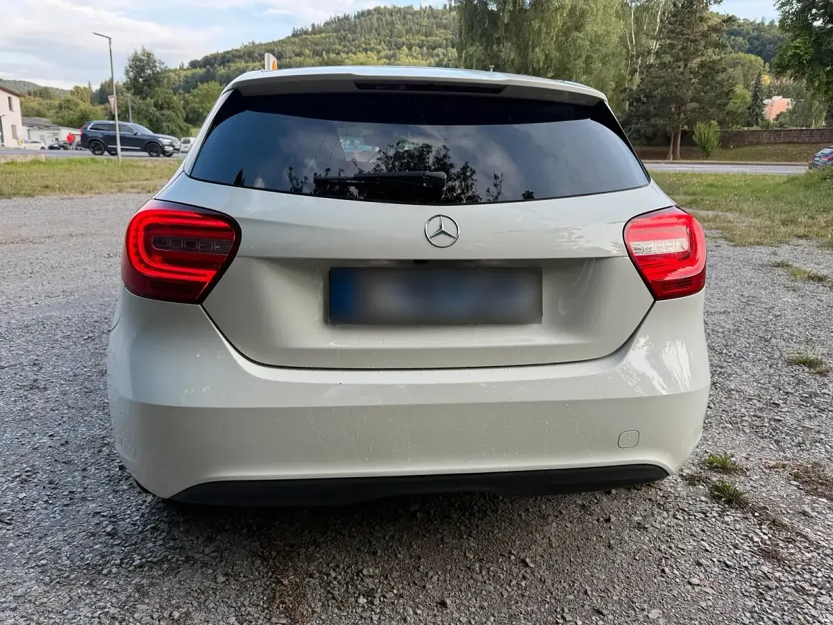 Gebraucht Mercedes A180 122 PS (89 kW) 2012 Weiß Kleinwagen