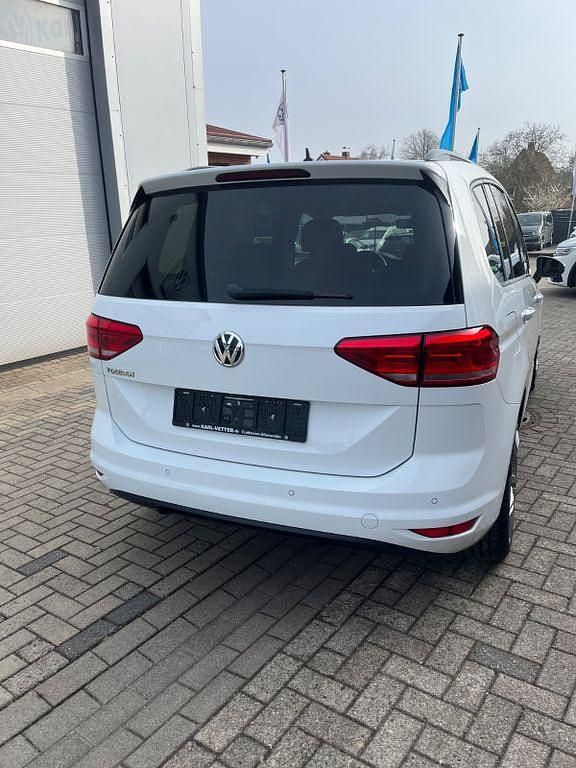 Gebraucht VW Touran Comfortline 150 PS (110 kW) 2019 Weiß Van / Kleinbus