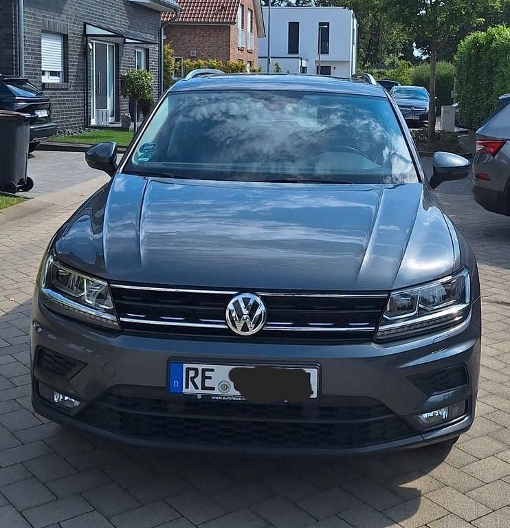 Grau Gebraucht 2018 VW Tiguan Join SUV | 24.600 € (Fairer Preis) - Bild 1/4