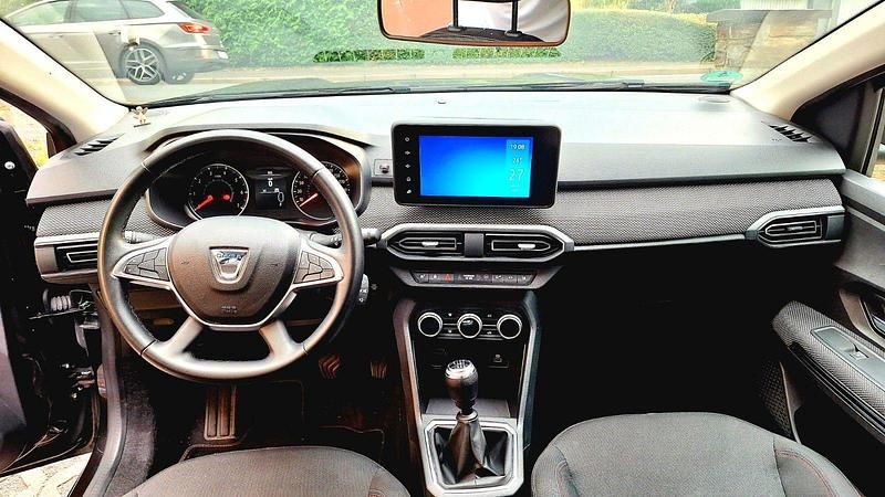 Schwarz Gebraucht 2022 Dacia Jogger Extreme Kombi | 17.500 € (Fairer Preis) - Bild 1/4