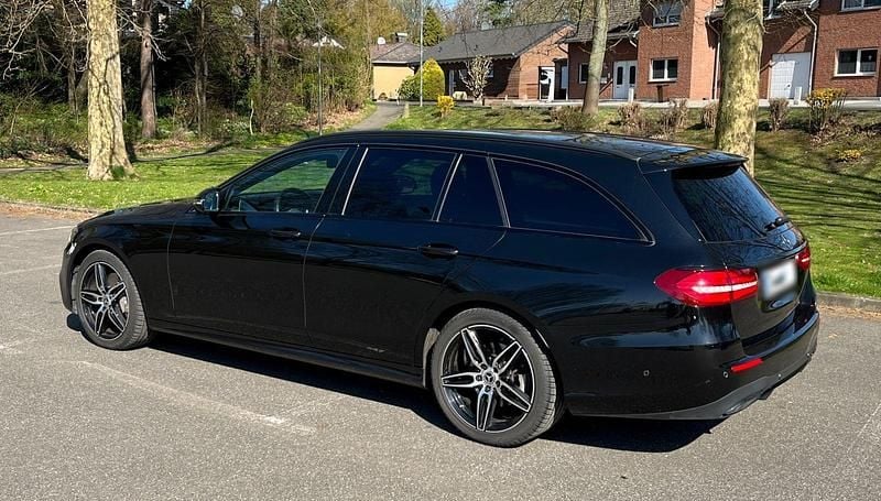 Gebraucht Mercedes E400 AMG line 340 PS (250 kW) 2019 Schwarz Kombi