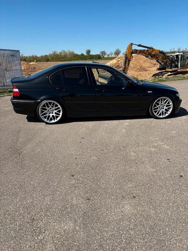 Gebraucht BMW 320 150 PS (110 kW) 2001 Schwarz Limousine
