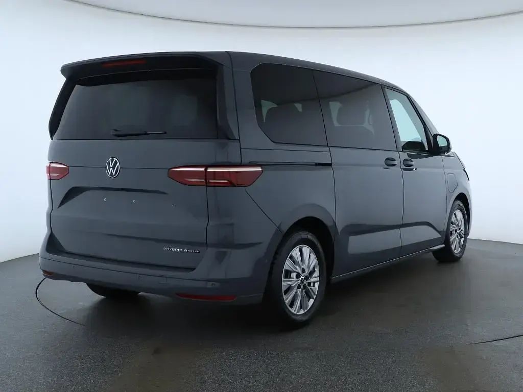 Gebraucht VW Multivan Life 177 PS (130 kW) 2025 Pure grey Van / Kleinbus