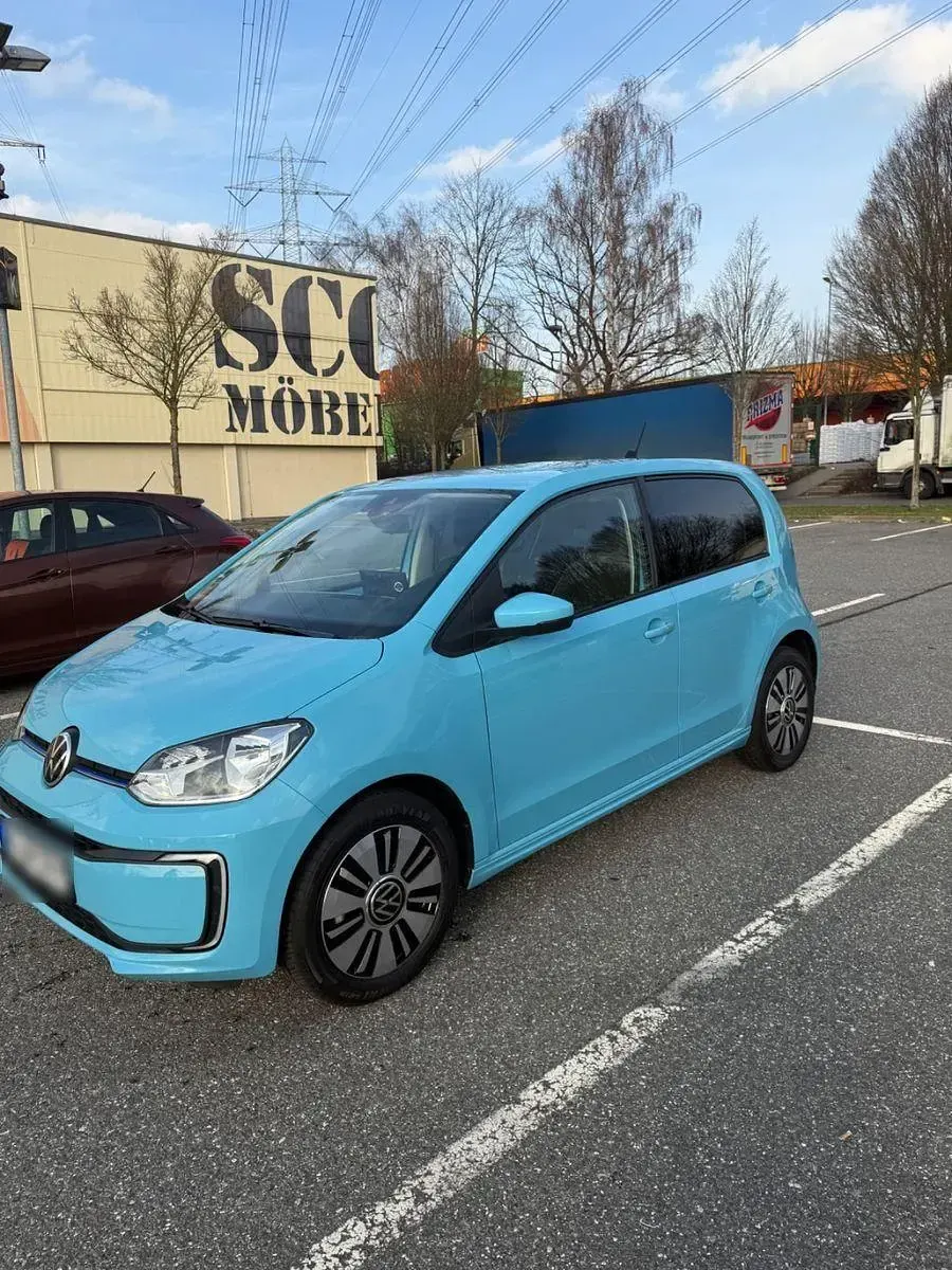 Używany VW e-up! Style 61 kW (83 KM) 2021 Niebieski Hatchback