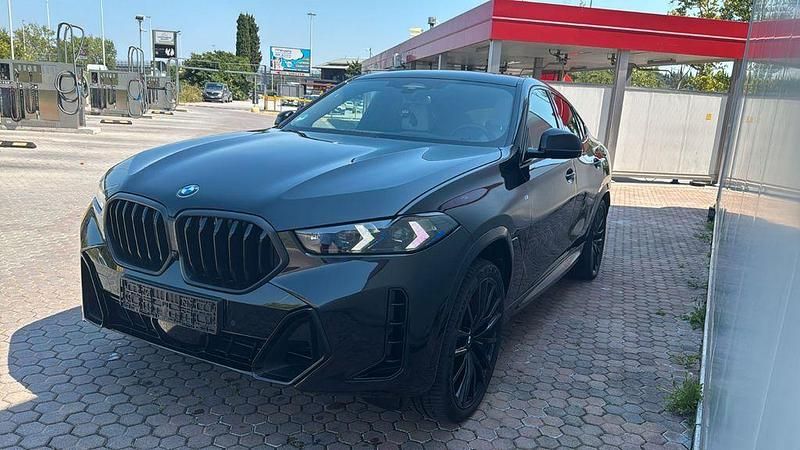 Black sapphire metallic Gebraucht 2025 BMW X6 M Sport SUV | 102.328 € (Teuer) - Bild 1/4