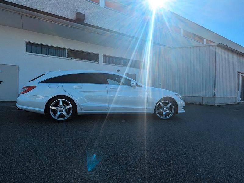 Weiß Gebraucht 2014 Mercedes CLS350 Shooting Brake Kombi | 16.500 € (Fairer Preis) - Bild 1/4
