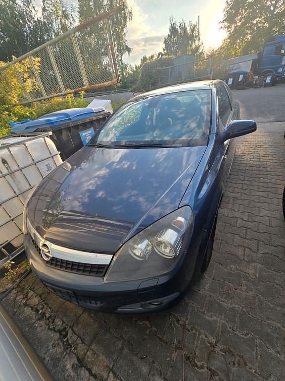 Grau Gebraucht 2008 Opel Astra GTC Sport Limousine | 1.249 € (Superpreis) - Bild 1/4
