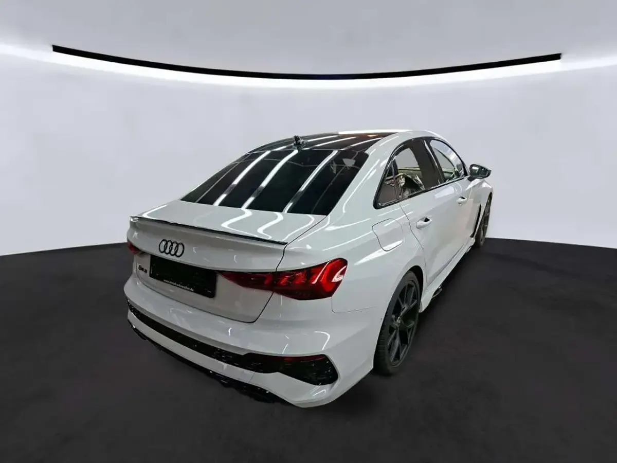 Gebraucht Audi RS3 Sport 400 PS (294 kW) 2024 Gletscherweiß metallic Limousine