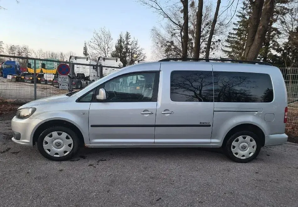 Używany VW Caddy 102 KM (75 kW) 2011 Srebrny Minivan
