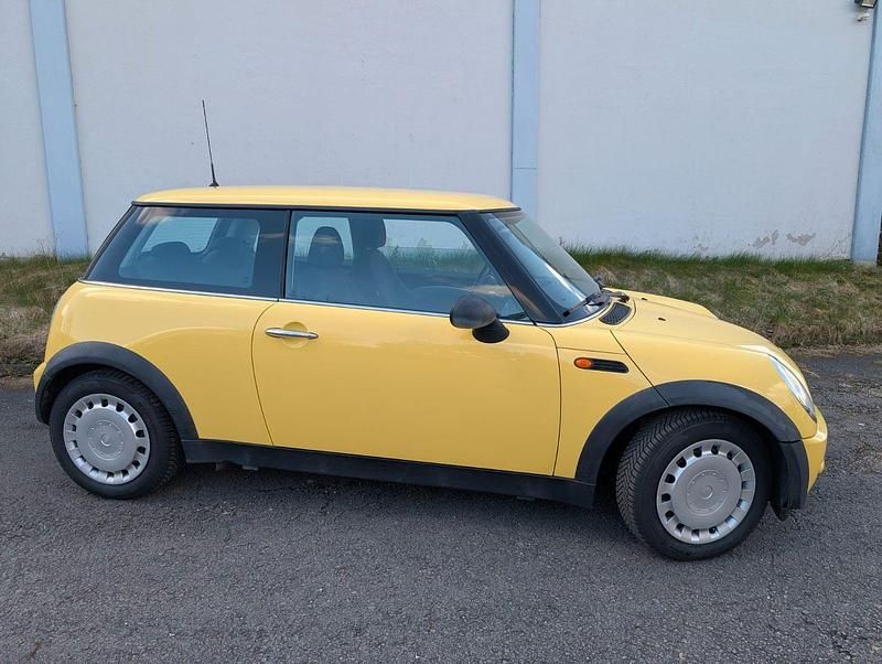 Second-hand Mini ONE 90 CP (66 kW) 2002 Galben Hatchback