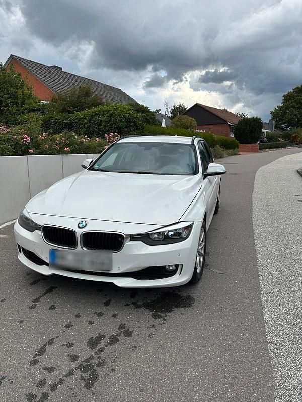 Weiß Gebraucht 2013 BMW 316 Kombi | 7.000 € (Fairer Preis) - Bild 1/4