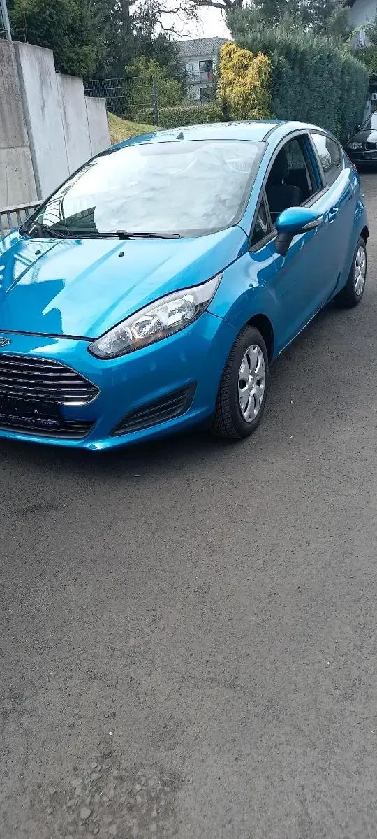 Gebraucht Ford Fiesta 59 PS (43 kW) 2014 Blau Kleinwagen