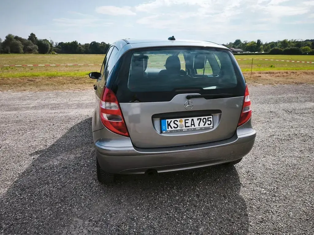 Gebraucht Mercedes A150 Classic 95 PS (69 kW) 2006 Silber Van / Kleinbus