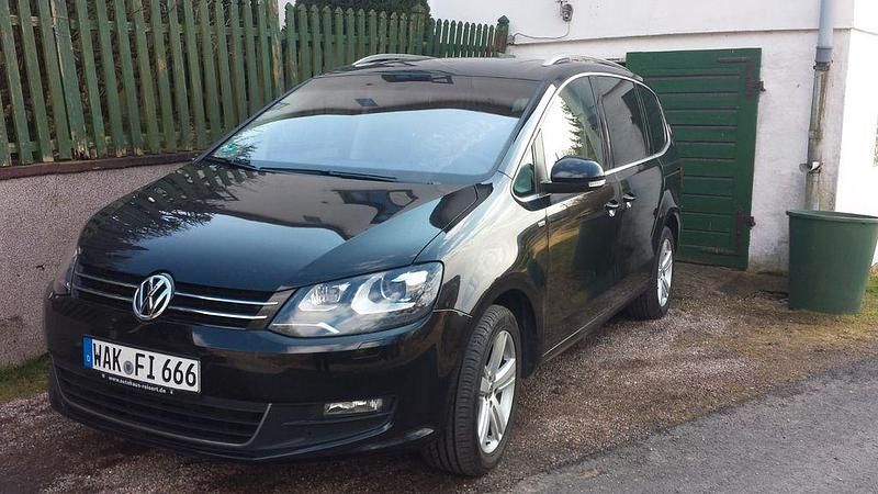 Second-hand VW Sharan 177 CP (130 kW) 2013 Negru Monovolum