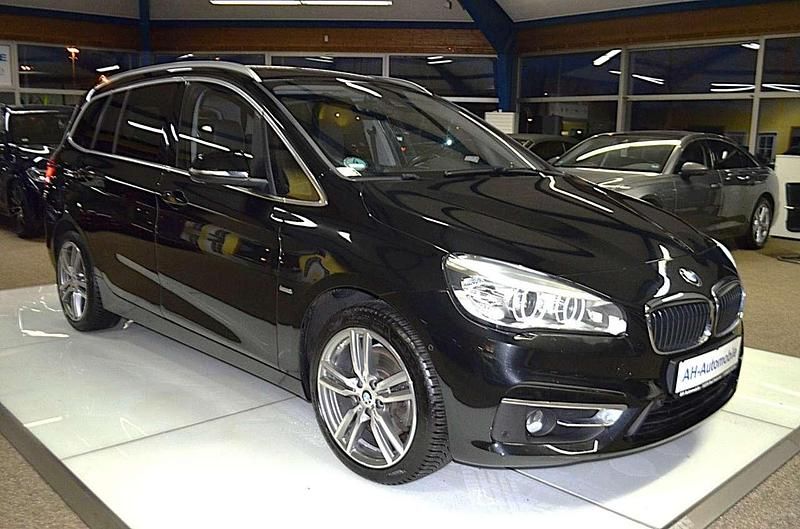 Gebraucht BMW 220 Luxury Line 192 PS (141 kW) 2018 Saphirschwarz Van / Kleinbus