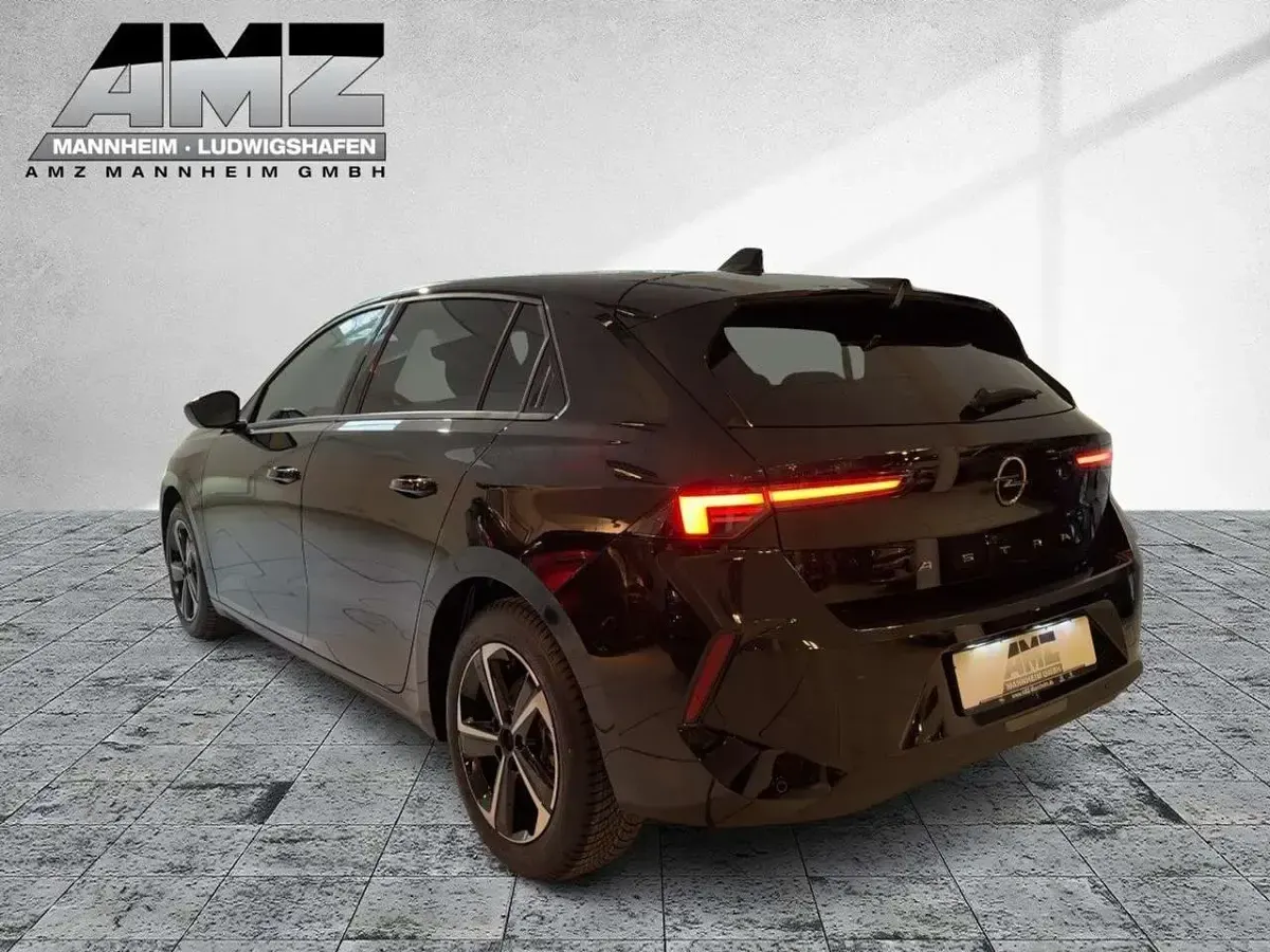 Neu Opel Astra Edition 131 PS (96 kW) 2025 Schwarz perla nera/typ aussenv Kleinwagen