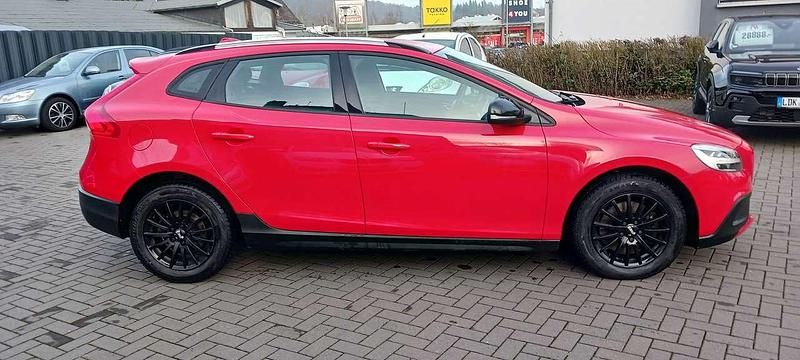 Gebraucht Volvo V40 CC 150 PS (110 kW) 2016 Passion red / solid Kombi